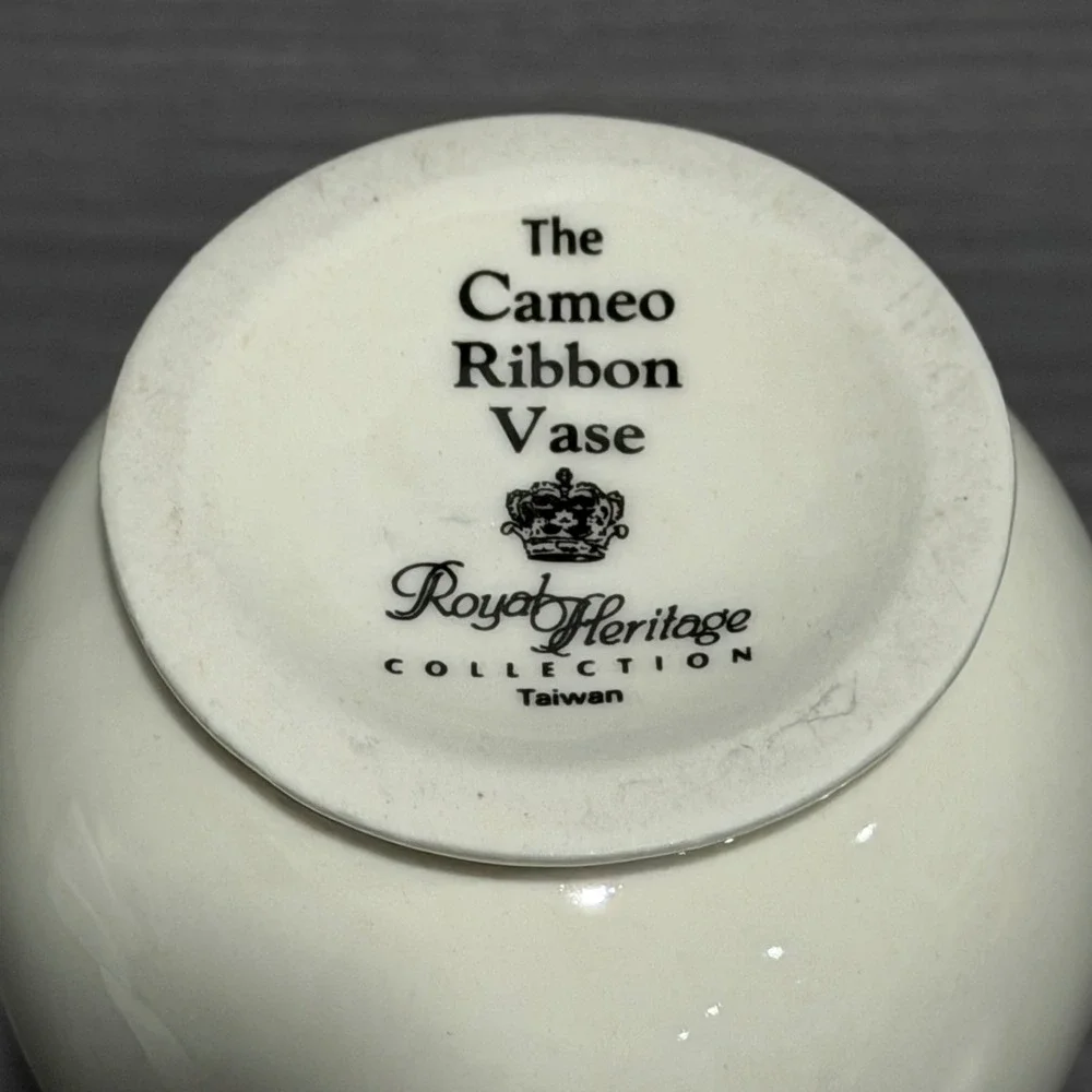 Royal Heritage Cameo Ribbon Vase Ivory Porcelain Floral Gold Trim 6